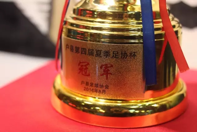 郭富城与友人在香港大学食堂平民化出没引发热议